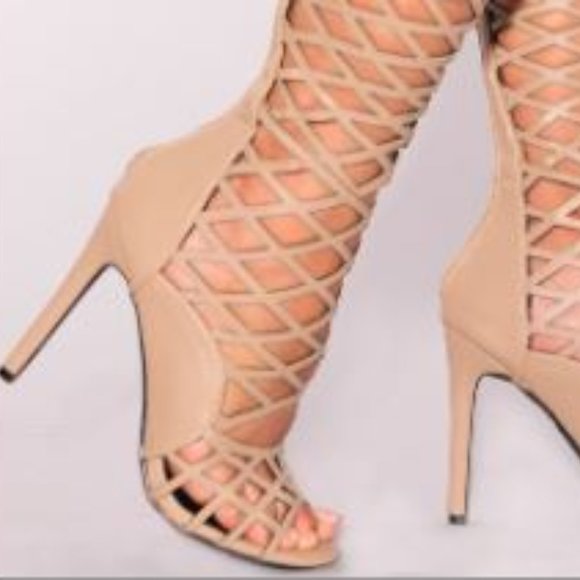 ❌SOLD❌Faux/Leather Cage - Picture 9 of 13